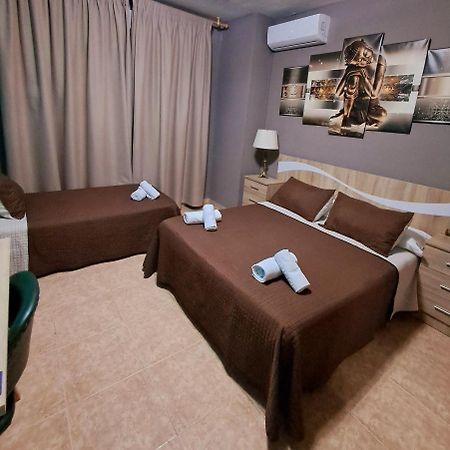 Hostal Dona Maria Valdemoro Exterior foto