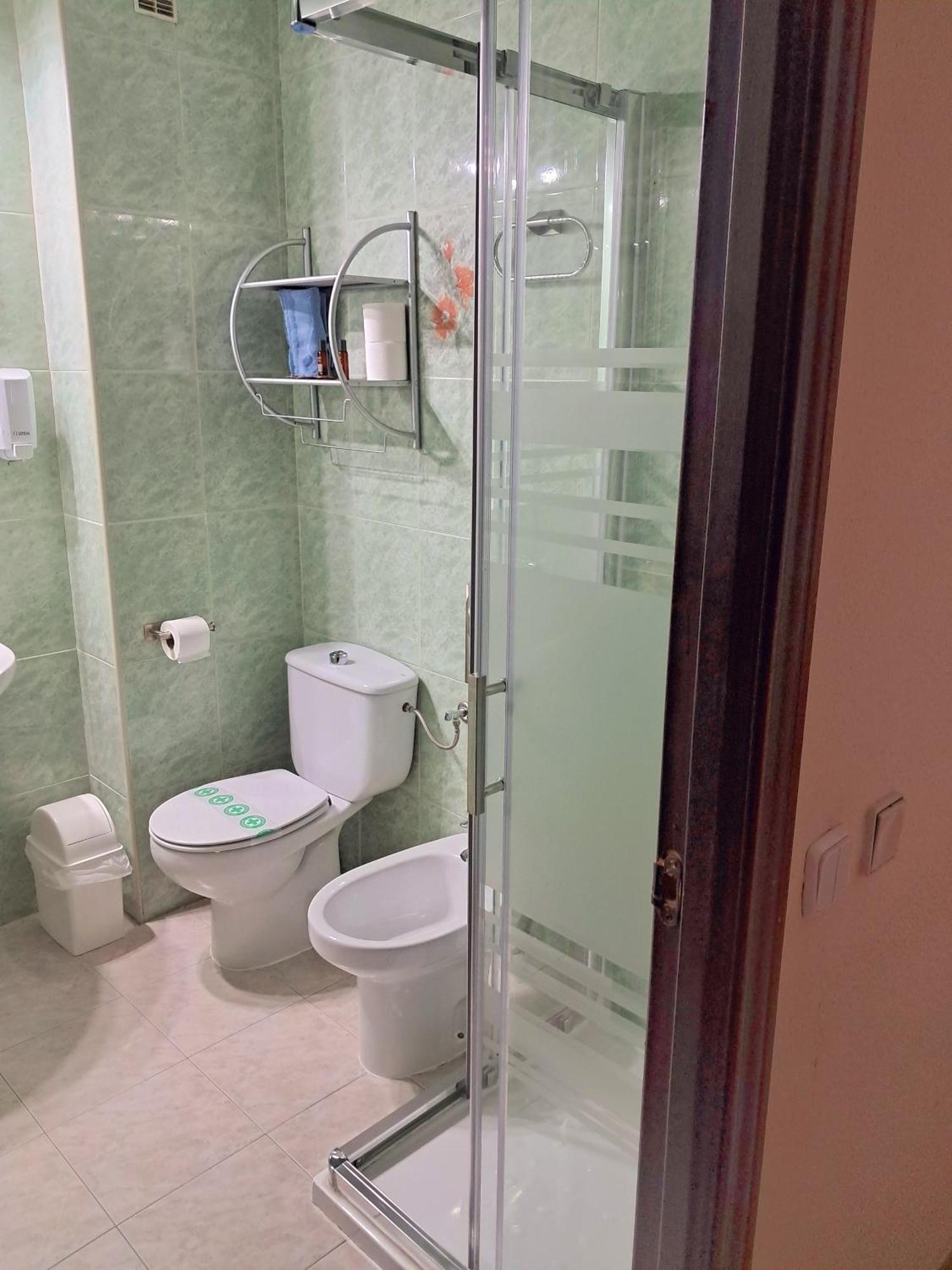 Hostal Dona Maria Valdemoro Exterior foto