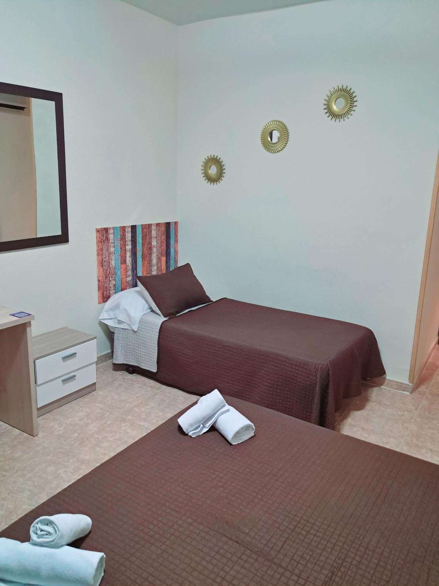 Hostal Dona Maria Valdemoro Exterior foto