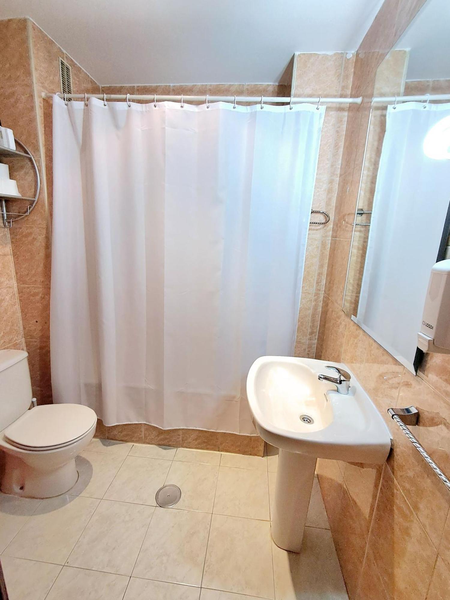 Hostal Dona Maria Valdemoro Exterior foto