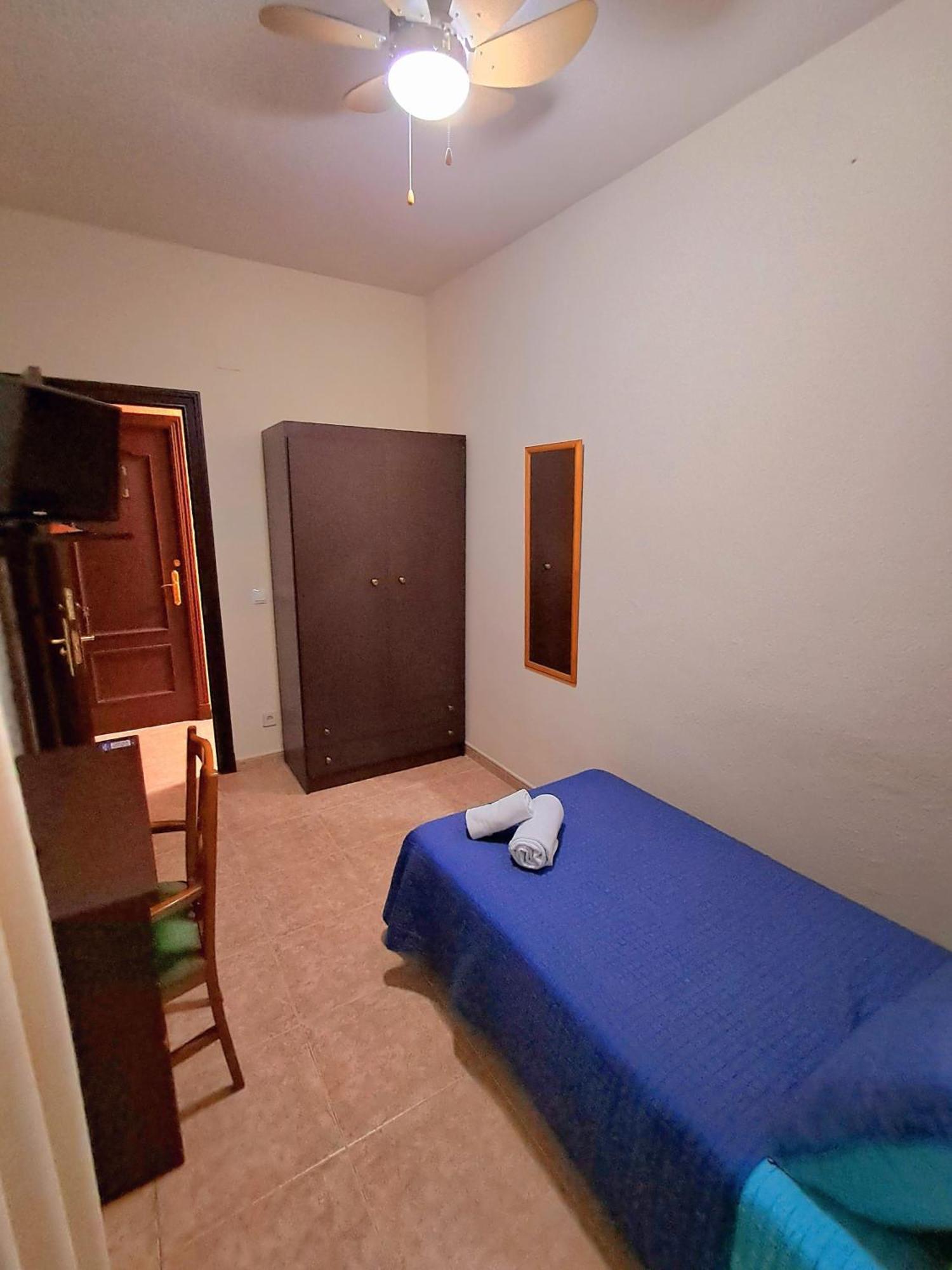 Hostal Dona Maria Valdemoro Exterior foto