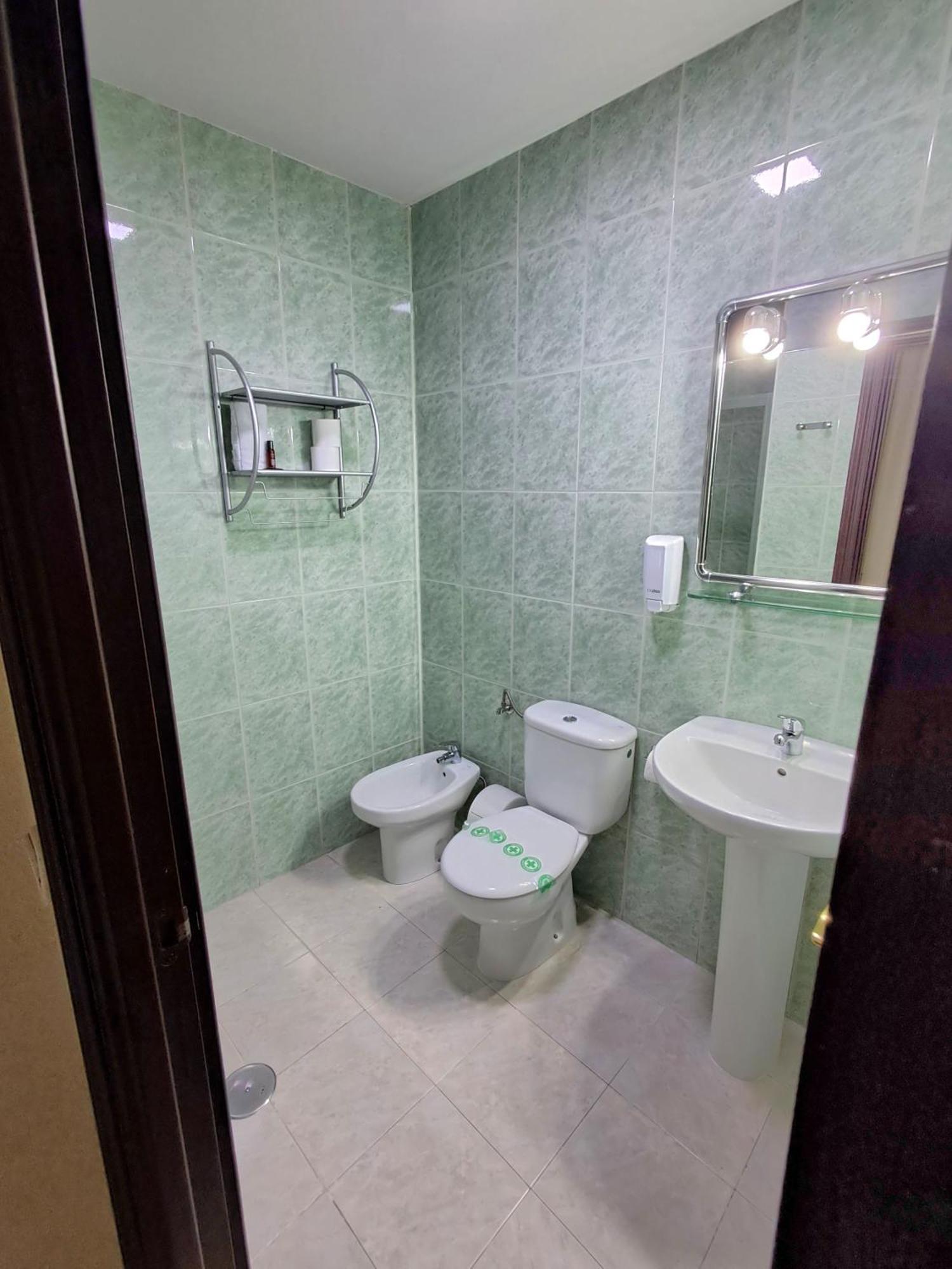 Hostal Dona Maria Valdemoro Exterior foto
